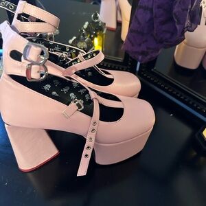 NEVER WORN LAMODA mystery of love platform Sz 9